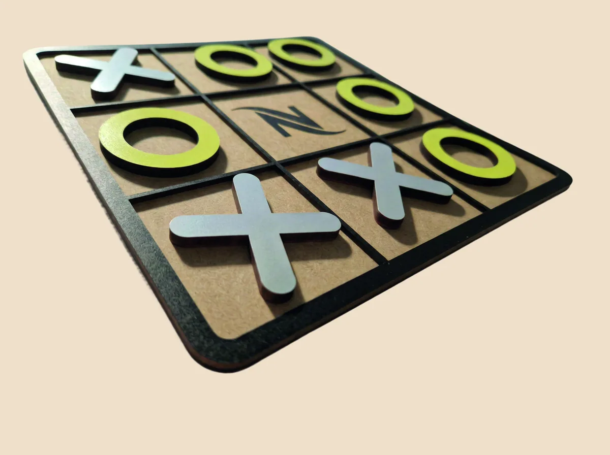Juego de gato en madera y acrílico